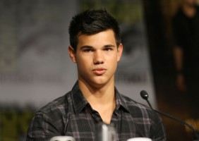 photo 15 in Taylor Lautner gallery [id209144] 2009-12-02