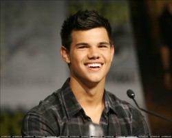photo 13 in Taylor Lautner gallery [id257070] 2010-05-19