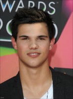 photo 5 in Taylor Lautner gallery [id257910] 2010-05-21