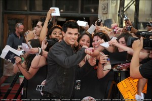 photo 15 in Taylor Lautner gallery [id257063] 2010-05-19