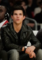 photo 17 in Taylor Lautner gallery [id258153] 2010-05-21