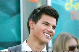 photo 16 in Taylor Lautner gallery [id257061] 2010-05-19