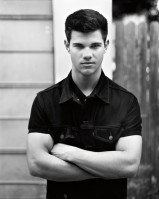photo 13 in Taylor Lautner gallery [id195422] 2009-11-05