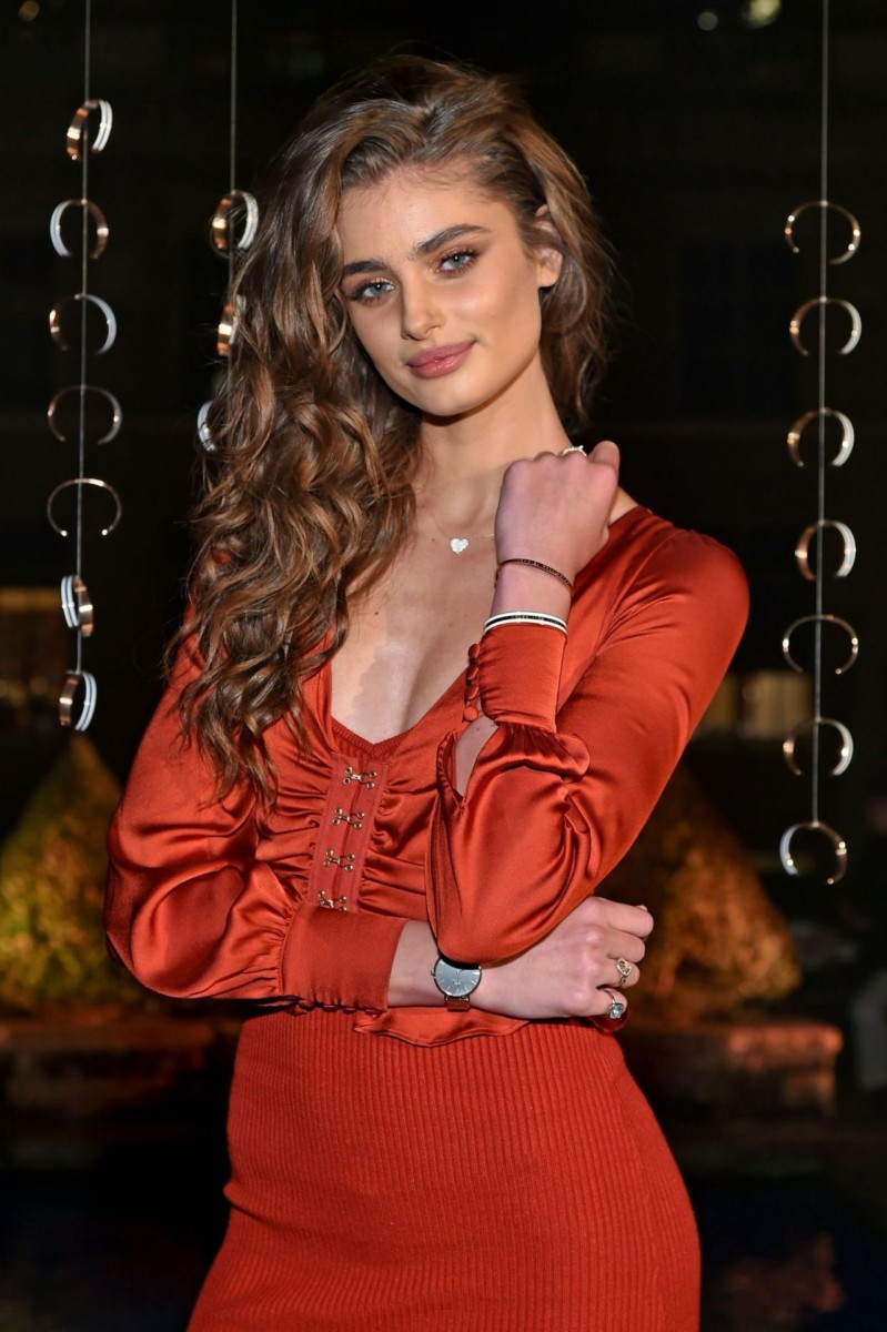 Taylor Hill: pic #1098809