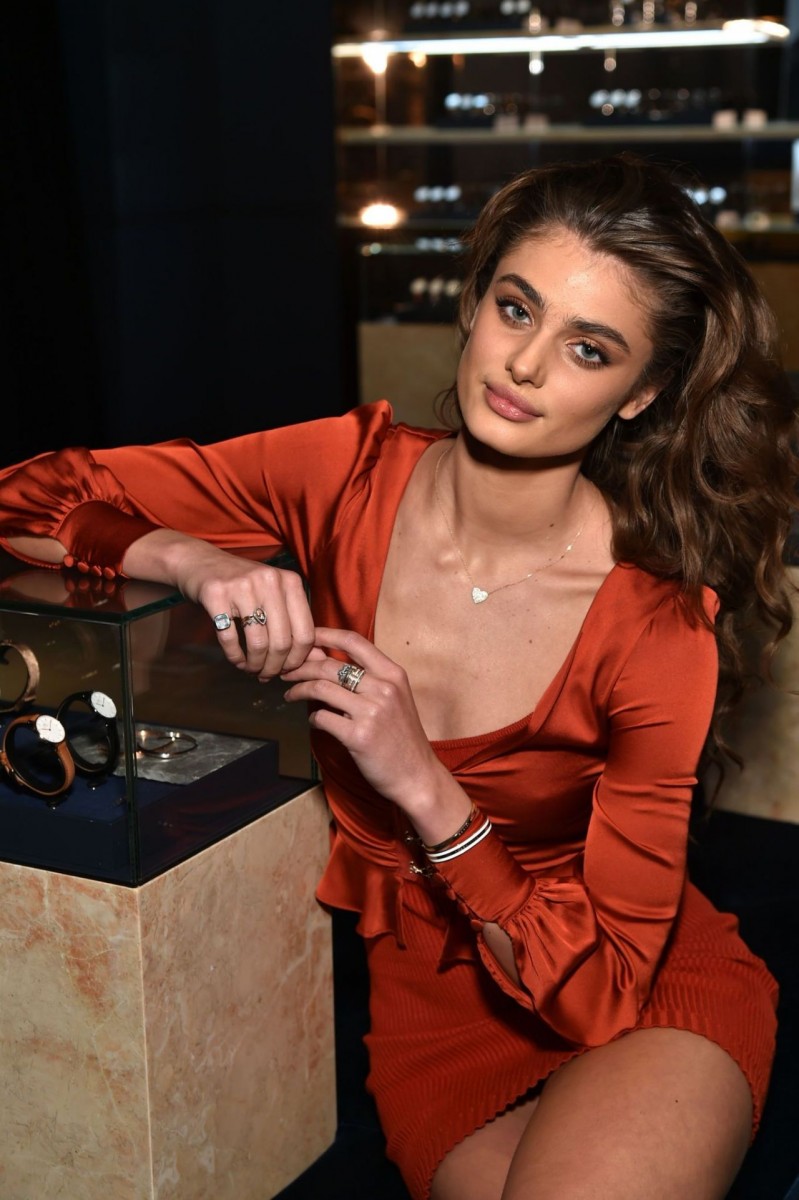 Taylor Hill: pic #1098807