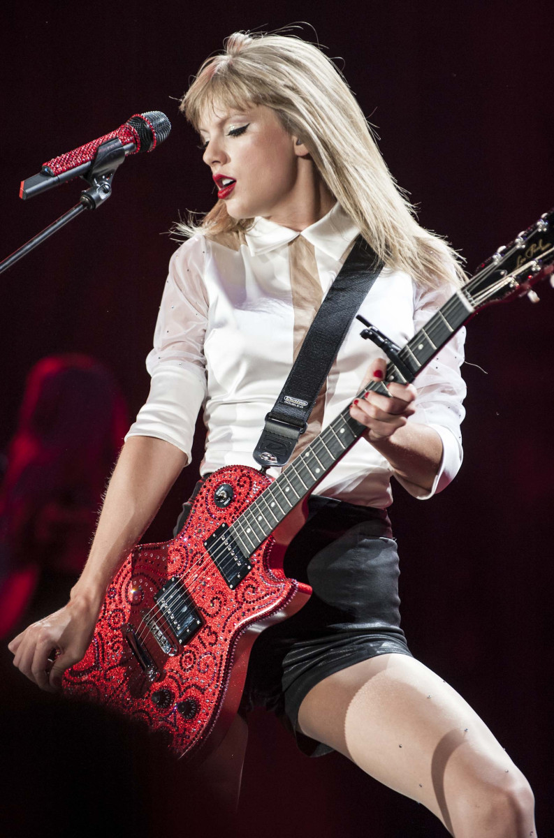 Taylor Swift Guitar Wallpaper