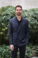 Theo James         photo #