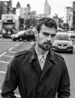 Theo James         photo #