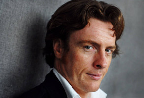 Toby Stephens photo #