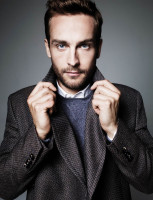 Tom Mison photo #