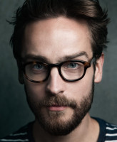 Tom Mison photo #