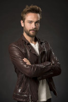 Tom Mison photo #