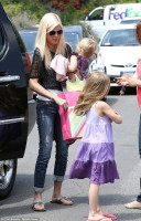 Tori Spelling photo #