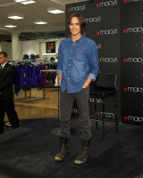 Tyler Blackburn photo #