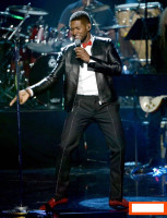 Usher photo #