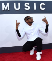 Usher photo #