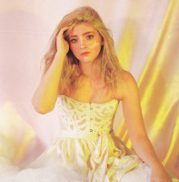 Willow Shields photo #