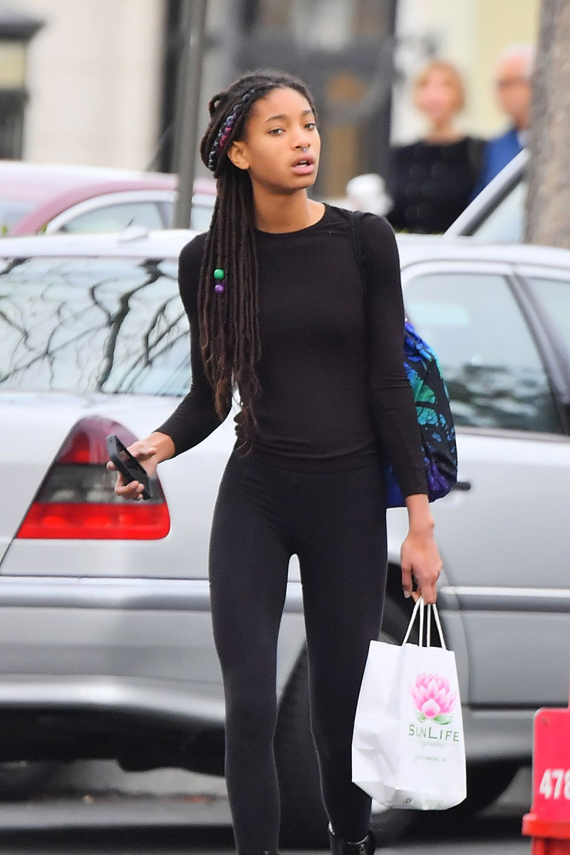 Willow Smith Photo 51 Of 64 Pics Wallpaper Photo 1022155 Theplace2