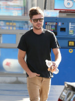 Zac Efron photo #