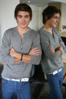 photo 10 in Efron gallery [id559390] 2012-12-08