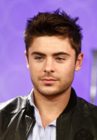 Zac Efron pic #667408