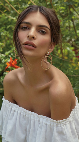 Emily Ratajkowski