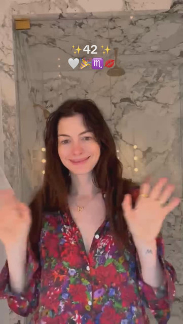 Anne Hathaway instagram post 480414