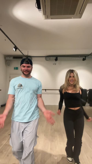 Ashley Roberts instagram post 480498