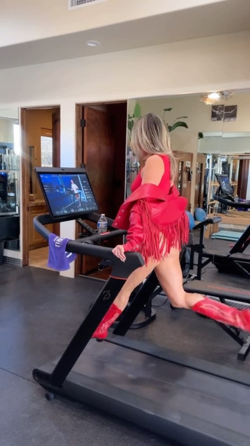Ashley Roberts instagram post 483651
