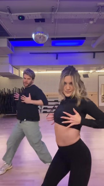 Ashley Roberts instagram post 487335