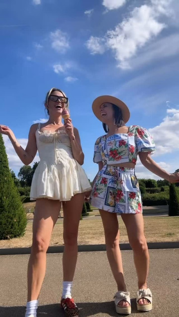 Ashley Roberts instagram post 492997