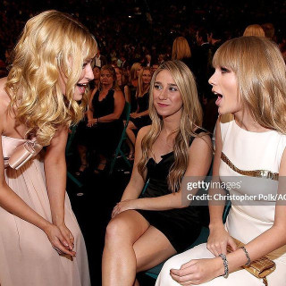 Beth Behrs instagram pic #453070