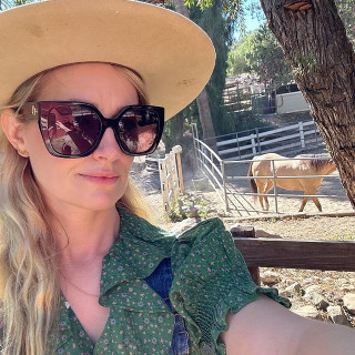 Beth Behrs instagram pic #453462