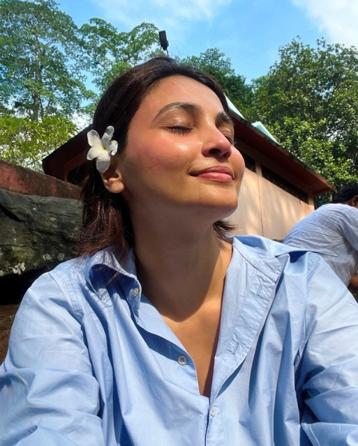 Daisy Shah instagram post 490804
