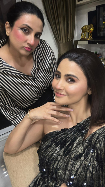 Daisy Shah instagram post 492790