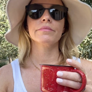 Elizabeth Banks instagram pic #454269