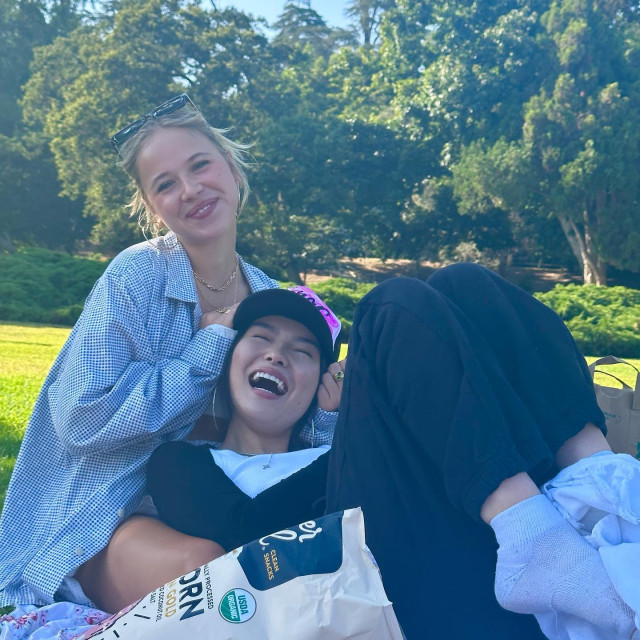 Holly Barrett instagram post 444774