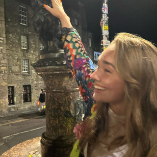 Holly Taylor instagram pic #448096