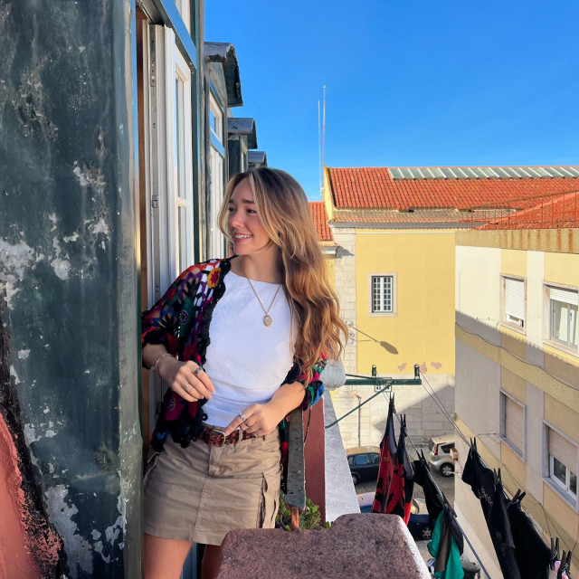 Holly Taylor instagram post 481287