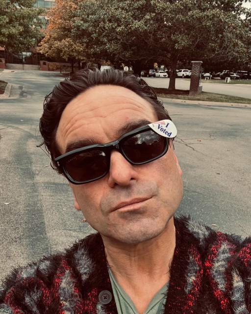 Johnny Galecki instagram post 479754
