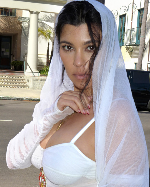 Kourtney Kardashian instagram post 490682