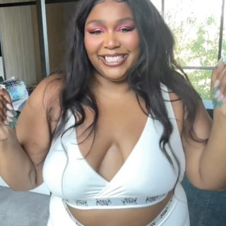 Lizzo instagram pic #429435