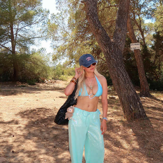 Lucy Fallon instagram post 491801