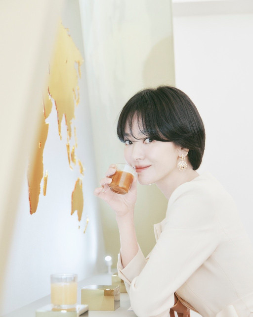 Song Hye-kyo         instagram post 487595