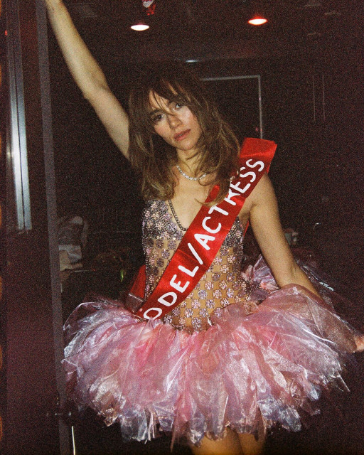 Suki Waterhouse instagram post 484148