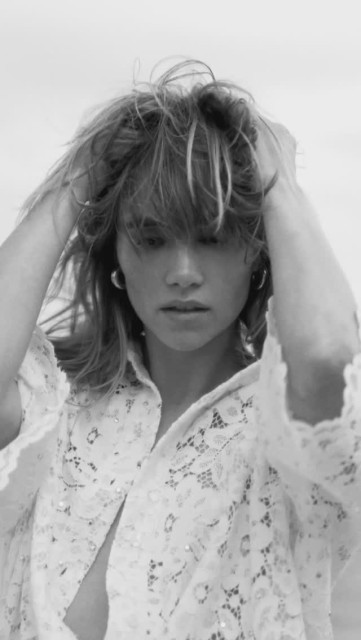 Suki Waterhouse instagram post 486119