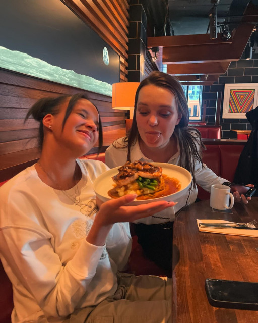 Taylor Hickson instagram post 480134