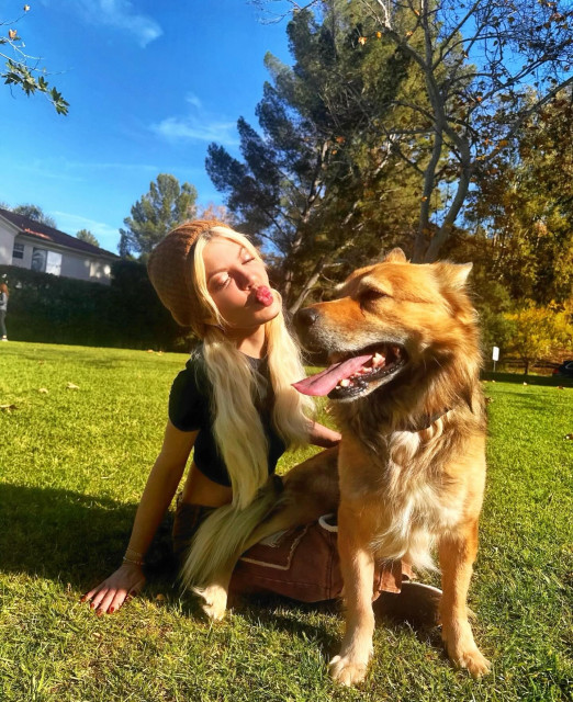 Tori Spelling instagram post 484057