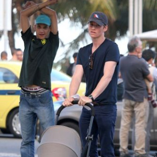 Eddie Redmayne Enjoyes His Daughter's Smile In The Mornings