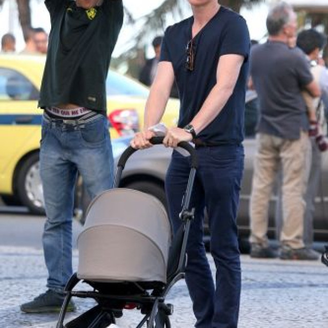 Eddie Redmayne Enjoyes His Daughter's Smile In The Mornings